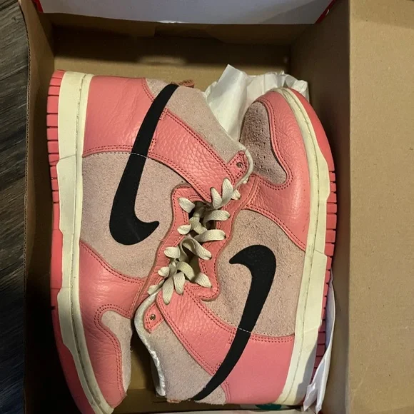 High top basketball sneakers - Picture 1 of 7